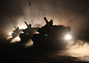 Ruské tanky při manévrech.